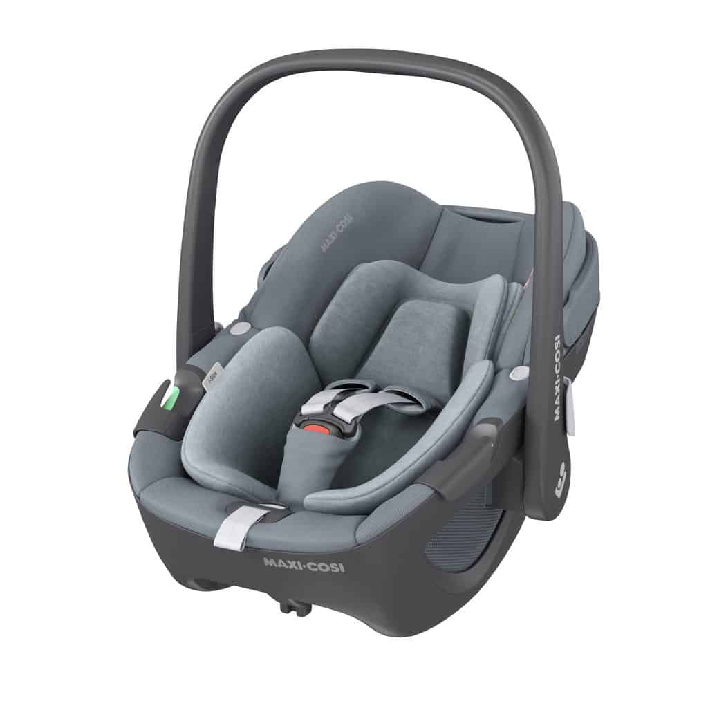 Baby 0-15months Maxi Cosi Pebble 360 with FamilyFix 360 base Pitter Patter Baby NI 28