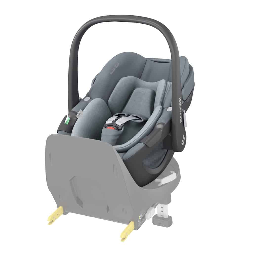 Baby 0-15months Maxi Cosi Pebble 360 with FamilyFix 360 base Pitter Patter Baby NI 37